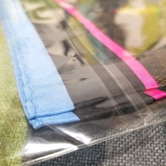 🤖🎯Coach Signature Cosmic Robot Print Silk Bandana In Walnut Multi🤖 - Picture 6 of 7